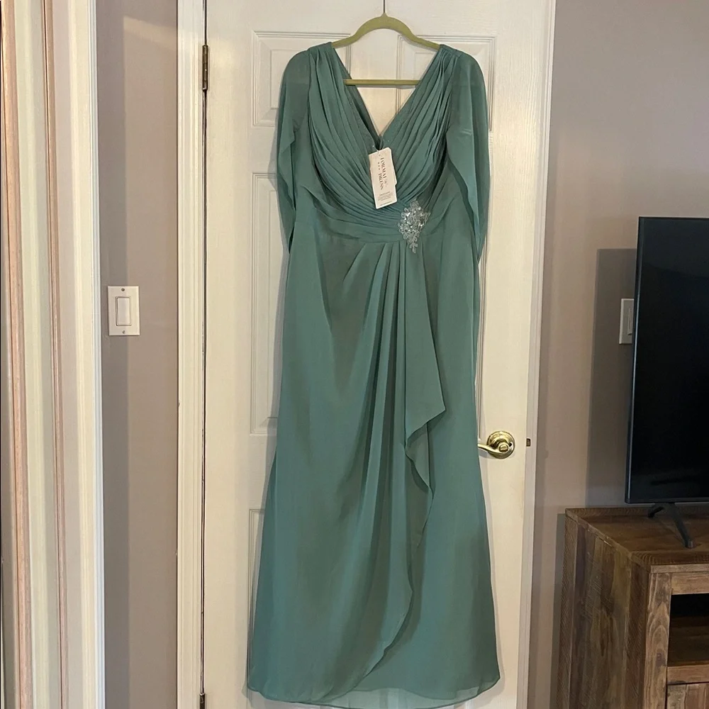 Formal Long Gown - Picture 4 of 15
